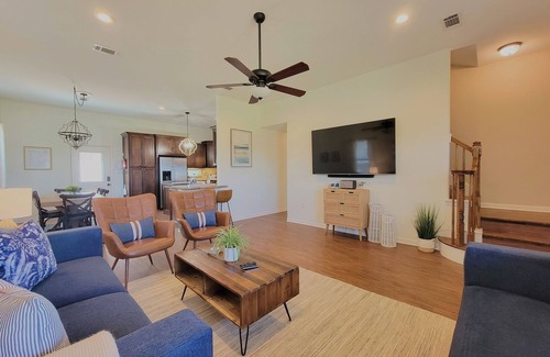 Willis Casa | The Bunk Haus - Sleeps 8 Guests + Beautiful NEW POOL!