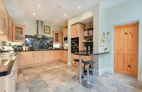 Warkworth Cabaña | THE BURGAGE HOUSE, pet friendly, with a garden in Warkworth