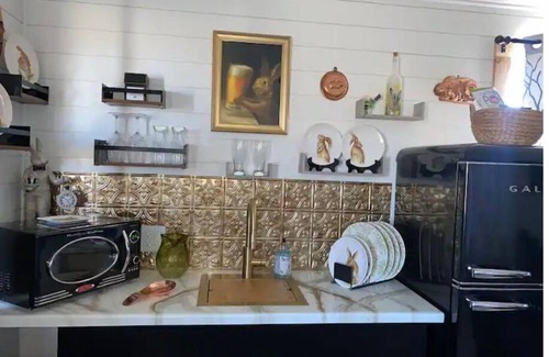 Seneca Casa | The Burrow Tiny Luxury