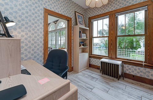 Huron Casa | The Buster Brown Shoe House - frente al lago con cenador y porche envolvente