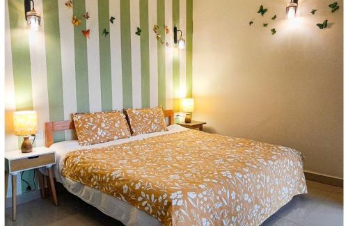 Landour Cama Y Desayuno | The Butterfly Room at Landour Retreat