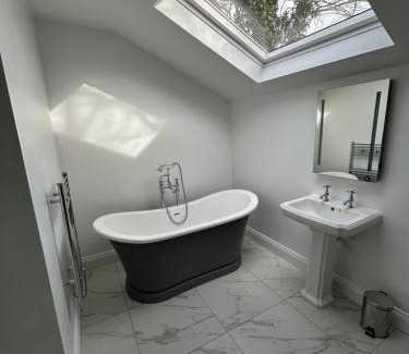 Gloucester Casa | The Cabin at the Croft - Idyllic rural retreat perfect for couples and dogs