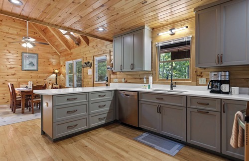 My Mountain Cabina | The Cabin, Hot Tub, Game Room, Screened Porch, Fire Pit