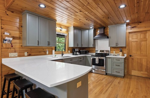 My Mountain Cabina | The Cabin, Hot Tub, Game Room, Screened Porch, Fire Pit