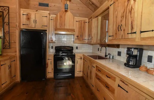 Lincoln Cabina | The Cabin on Teel Mountain