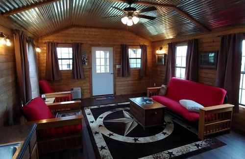 Sutherland Springs Otro | El estilo de vida rural te espera en Redawg Ranch