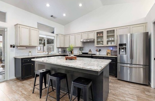 Visalia Casa | The California Dream | Family-Friendly w/ Pool