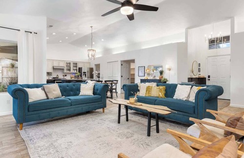 Visalia Casa | The California Dream | Family-Friendly w/ Pool