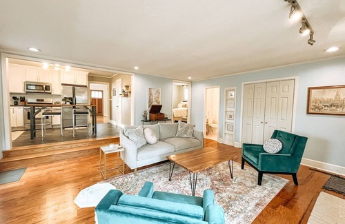 Tupelo Cabaña | The Callaway Cottage- HOME AWAY FROM HOME!