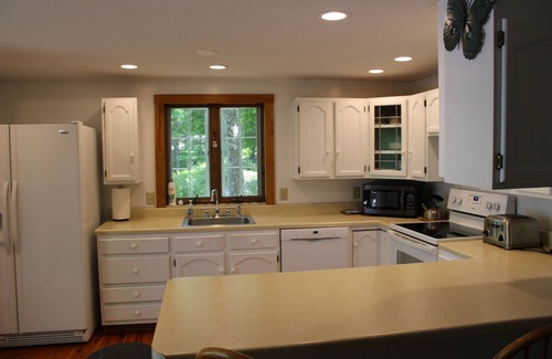 Harrison Casa | "THE CALLING LOON". A sunny 5 bedroom, 2 bath house on Crystal Lake! Sleeps 9.