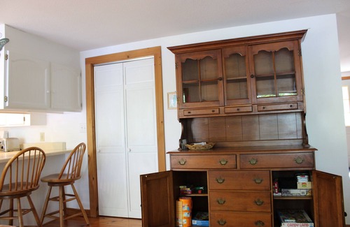 Harrison Casa | "THE CALLING LOON". A sunny 5 bedroom, 2 bath house on Crystal Lake! Sleeps 9.