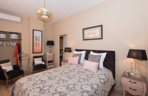 Sernhac Cama Y Desayuno | La camara camarguaise