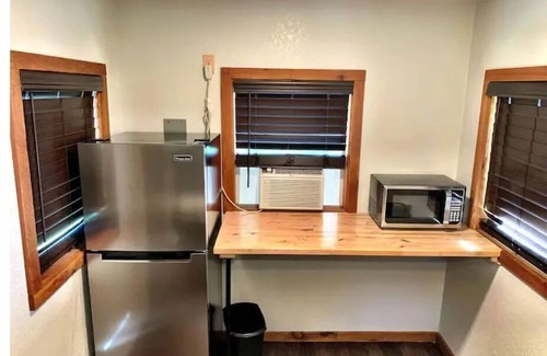 Flippin Casa | The Camper’s Cabin W/ Bunk Bed