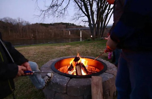 Flippin Casa | The Camper’s Cabin W/ Bunk Bed
