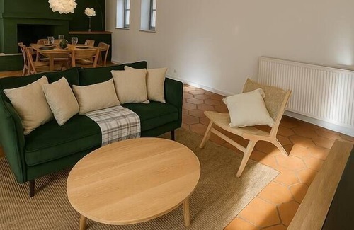 Champforgeuil Casa | The canal house