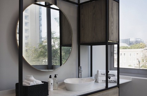 Sandown Hotel | The Capital on the Park