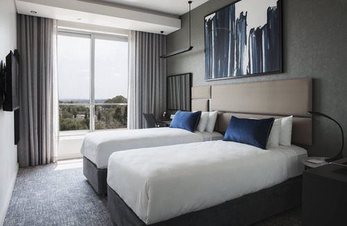 Sandown Hotel | The Capital on the Park