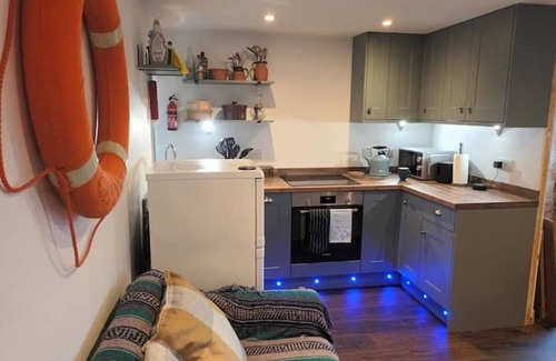 Thurso Cabaña | The Captains - Nautical themed traditional crofters cottage
