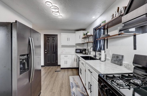 Webb City Casa | The Cardinal: The Downtown Dream Sleeps 13!