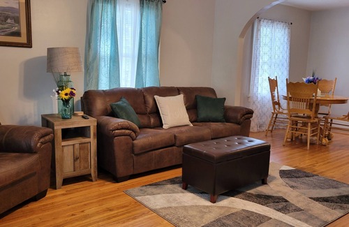 Doling Casa | The Carriage House - SGF- Near Ozark Empire Fairgrounds & Arena