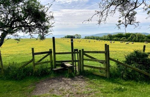 Tytherington Casa | The Cart Shed - romantic hideaway with a view!