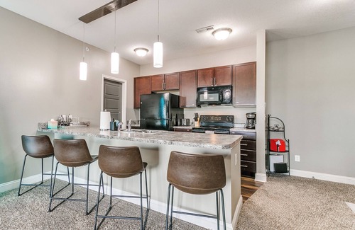 West Des Moines Apartamento | The Cascades at Jordan Creek WDSM/Pool/Tanning/Gym