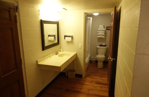 Scottsbluff Hotel | The Castle Inn