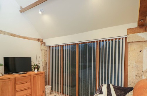 Biddestone Cabaña | THE CATTLE BYRE, romantic, character holiday cottage in Corsham