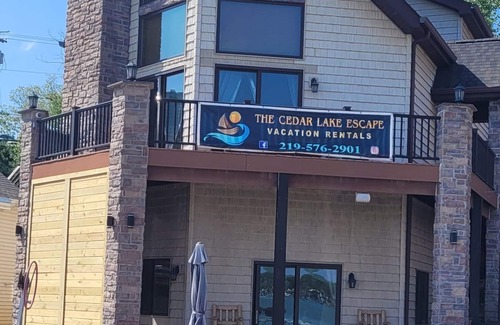 Cedar Lake Casa | "The Cedar Lake Escape " is a lakeside retreat offering 5 bedrooms and 3 baths.