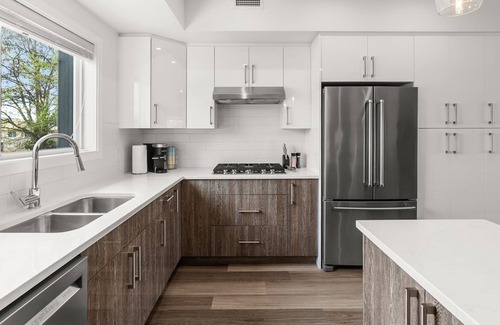 South Pandosy Casa | The Central | Downtown + Rooftop Patio
