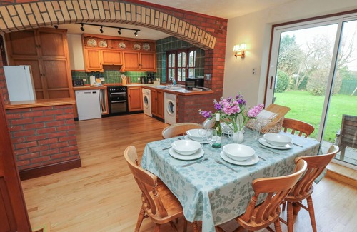 Newport Cabaña | The Chapel