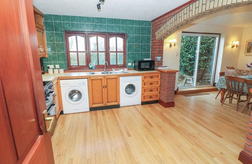 Newport Cabaña | The Chapel