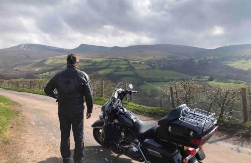 Llandovery Casa | The Charcoal Hut woodland retreat