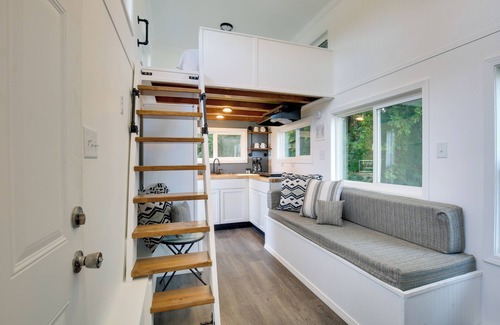 Defiance Apartamento | 'The Chardonnay Chalet' Defiance Studio Trail!