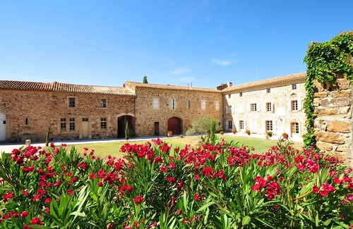 Thezan-des-Corbieres Casa | El encanto de una bastida en el dominio privado con gran piscina