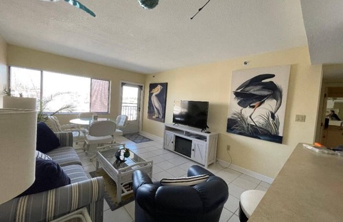 Burnt Store Marina Condominio | The CHART ROOM -with off the chart views!!
