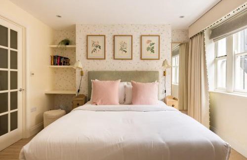 Brompton & Hans Town Casa | The Chelsea Abode - 4BDR Home with Terrace