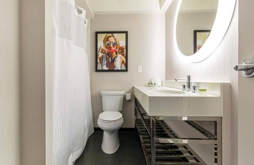 Rush and Division Hotel | The Chicago Hotel Collection Magnificent Mile, 3 Standard King Rooms