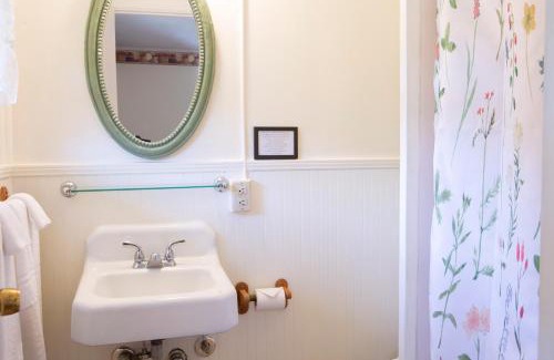 Chimney Rock Hotel | The Chimney Rock Inn & Cottages