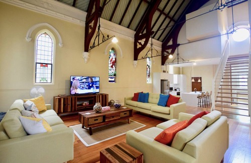 Woodford Casa | La Iglesia @ Woodford