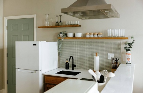 Lancaster Apartamento | The Citizen Suite | King Bed, Downtown Lancaster, Stylish