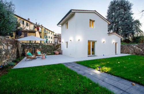 Lucca Historical Center Apartamento | The City Oasis, a Villa inside Lucca with Private