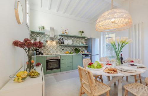 Lucca Historical Center Apartamento | The City Oasis, a Villa inside Lucca with Private