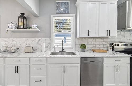 Cleveland Casa | The Cleveland Haven - Spacious 4-bedroom house in enjoyable Cleveland with AC