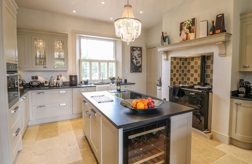 Burton Coggles Casa | THE COACH HOUSE, family friendly, with pool in Burton Coggles