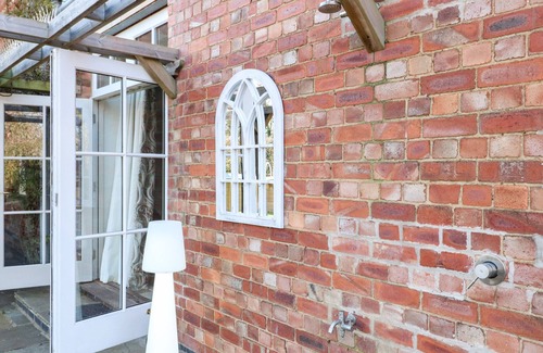 Burton Coggles Cabaña | The Coach House