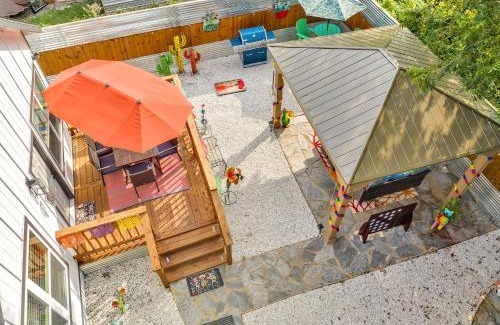 Downtown San Antonio Casa | The Coco House/Lone Star Dist/Jacuzzi/Golf Cart