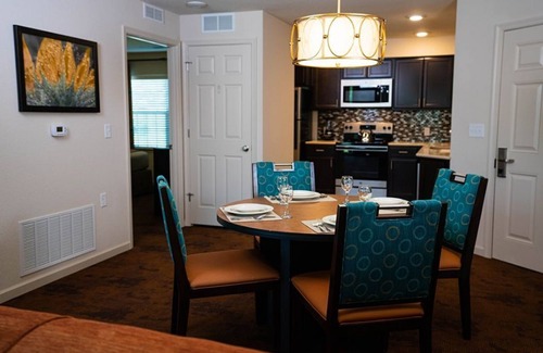 Williamsburg Apartamento | The Colonies at Williamsburg Suite B Two bedroom, Two bathrooms.