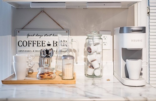 Clintonville Casa | The Columbus Cape Cod Cottage | 1st Floor Beds!