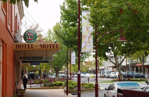 Tumut Hotel | The Commercial Hotel